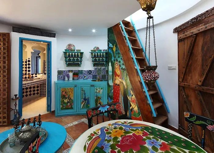 Semesterbostad Euphoria Art Land - The Blue House *