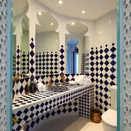 Euphoria Art Land - The Blue House * ليماسول